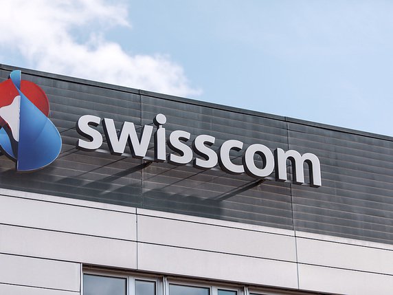 Une commission parlementaire veut entendre la direction de Swisscom après les pannes en série du réseau (photo d'illsutration). © KEYSTONE/GAETAN BALLY