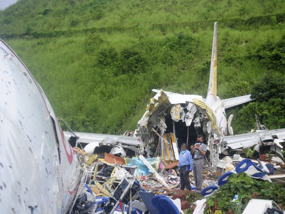 L'avion, qui transportait 190 personnes, s'est brisé en deux. © KEYSTONE/AP/C.K.Thanseer
