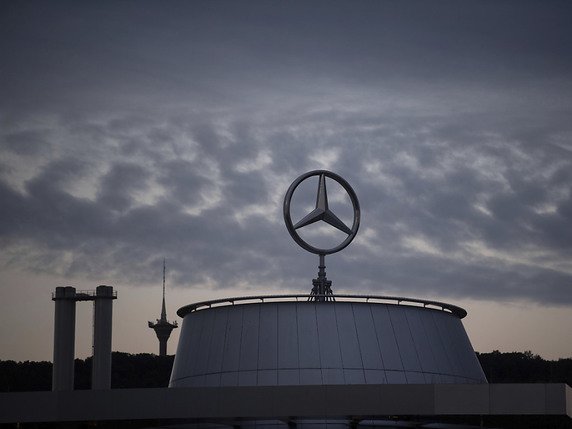 Le groupe automobile allemand Daimler a annoncé avoir conclu un accord d'indemnisation amiable aux Etats-Unis pour le scandale des moteurs diesel truqués d'un coût total de 2,2 milliards de dollars (archives). © KEYSTONE/AP/Marijan Murat