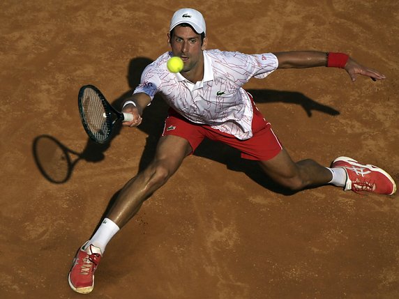 Novak Djokovic a connu plus de peine que prévu en quarts de finale © KEYSTONE/EPA/Riccardo Antimiani / POOL