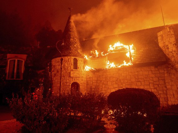 Les flammes ont détruit le Château Boswell Winery dans les célèbres vignobles de la Napa Valley. © KEYSTONE/AP/Noah Berger
