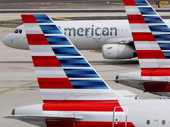 La compagnie aérienne American Airlines pourrait licencier jusqu'à 19'000 personnes à partir de jeudi et le concurrent United Airlines risque de biffer 13'000 postes (archives) © KEYSTONE/AP/Matt York