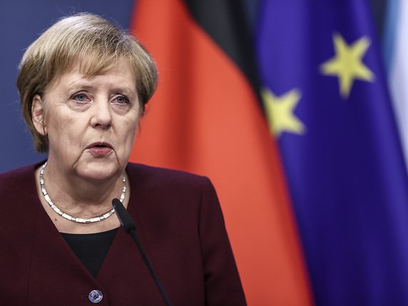 Angela Merkel a incité samedi ses concitoyens à rester à leur domicile, alors que l'épidémie connaît une nette accélération en Allemagne (photo d'archives) © KEYSTONE/AP/Kenzo Tribouillard