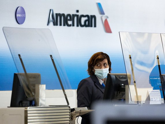 Faute d'un accord sur une nouvelle aide au secteur du transport aérien, American Airlines a mis au chômage technique 19'000 employés début octobre. (archives) © KEYSTONE/EPA/MICHAEL REYNOLDS
