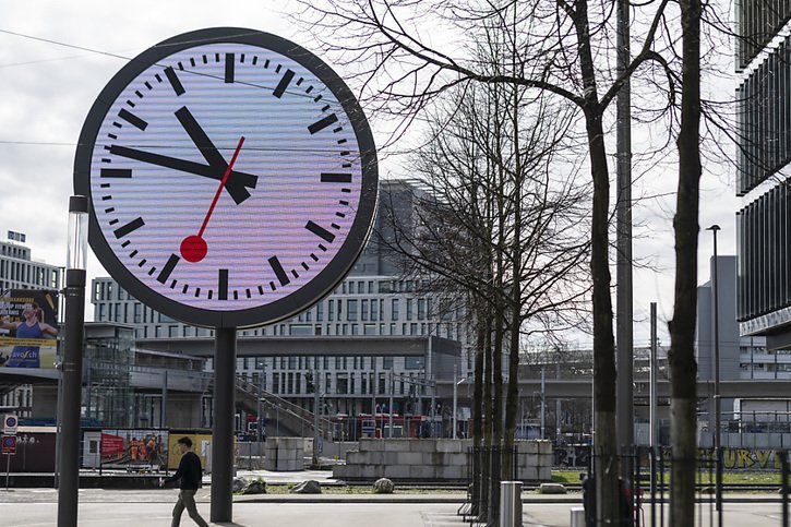 La trotteuse de la symbolique horloge des CFF passera au vert dans certaines gares (archives). © KEYSTONE/ALESSANDRO DELLA VALLE