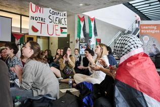 Occupation de l’Unifr: Les étudiants devront partir en fin d’après-midi