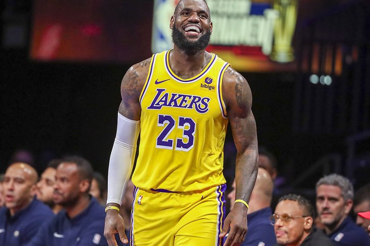 LeBron James a signé un nouveau contrat de 2 ans avec les Lakers © KEYSTONE/FR172030 AP/IAN MAULE