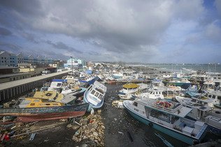 L'ouragan Béryl, le pire de sa catégorie, balaye les Antilles