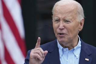 "Je n'ai pas l'intention de m'en aller", affirme Biden